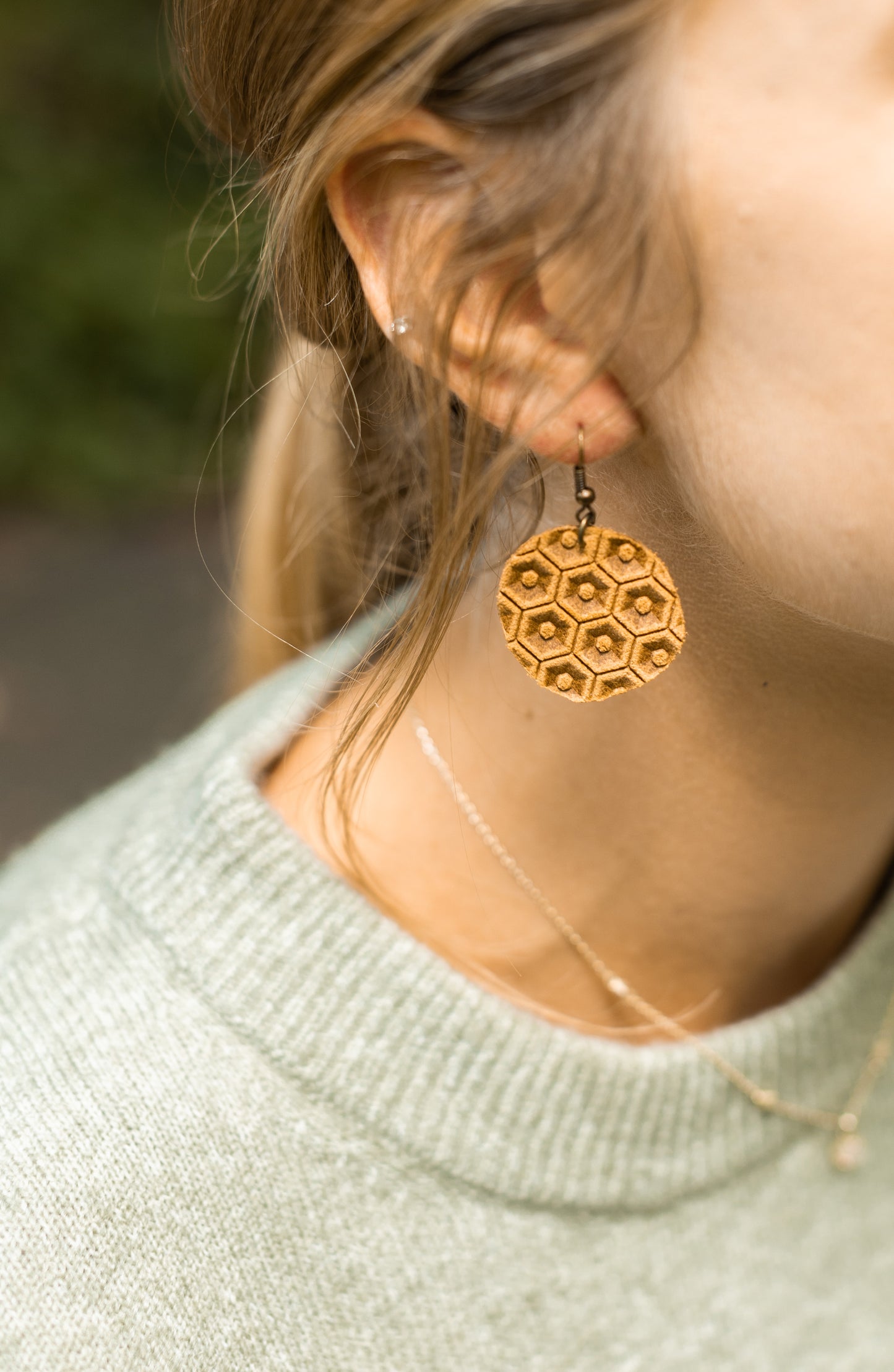 Ari Dangles